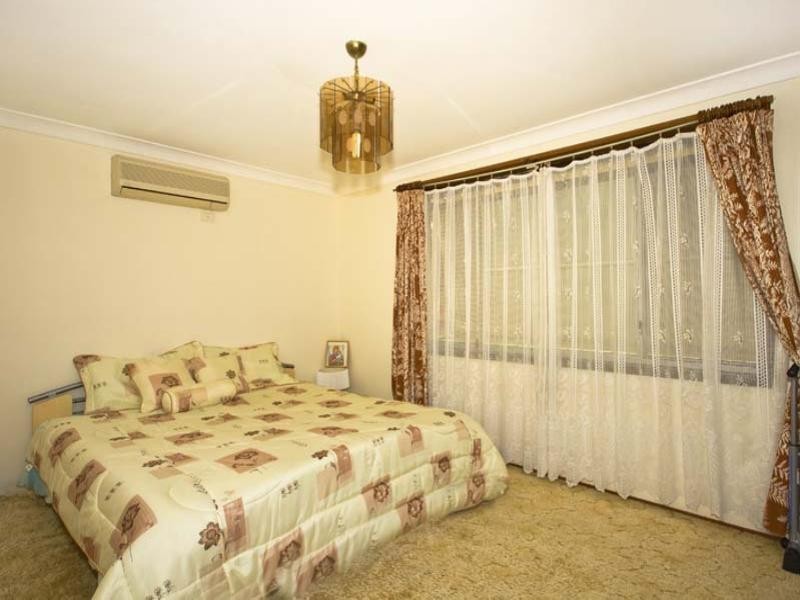 3 Guthega Place, Bossley Park NSW 2176