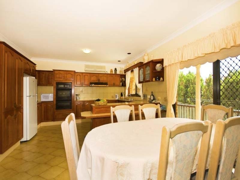 7 Bega Place, Bossley Park NSW 2176