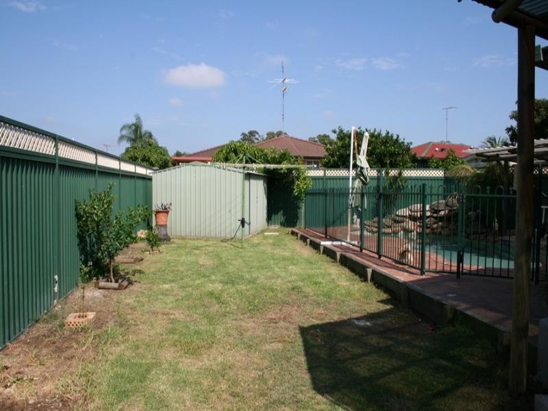2 Emu Close, Bossley Park NSW 2176