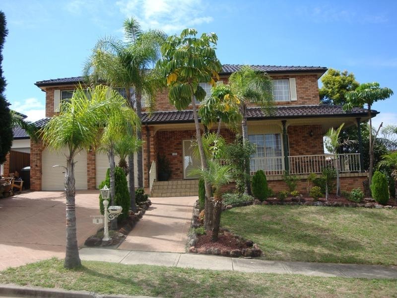 8 Hurkett Place, Bossley Park NSW 2176