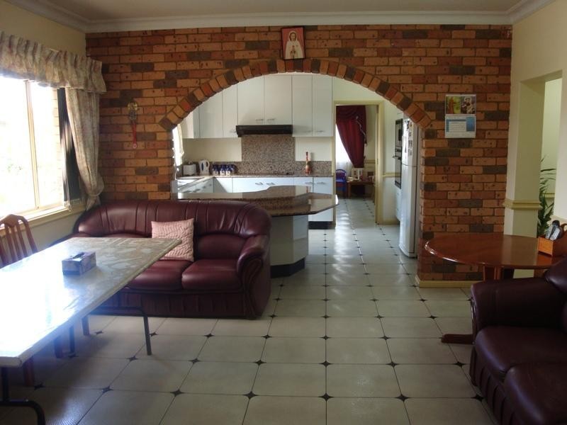 8 Hurkett Place, Bossley Park NSW 2176