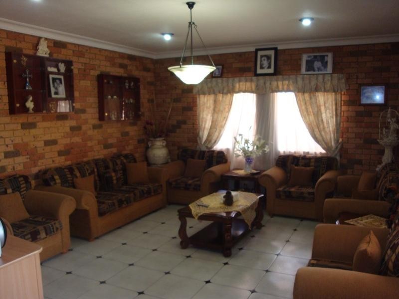 8 Hurkett Place, Bossley Park NSW 2176