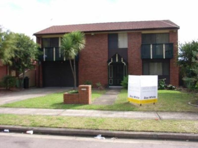 16 Christie Street, Prairiewood NSW 2176