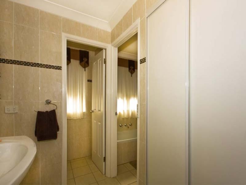 1 Glen Elgin Crescent, Edensor Park NSW 2176