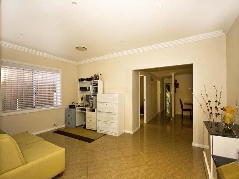1 Glen Elgin Crescent, Edensor Park NSW 2176