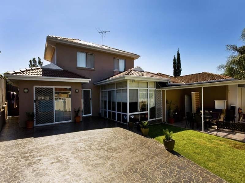 1 Glen Elgin Crescent, Edensor Park NSW 2176
