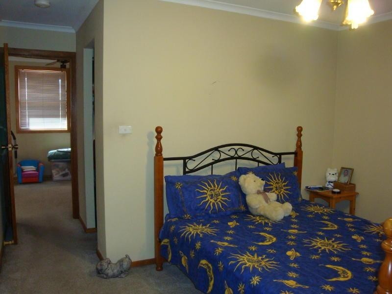 2 Olga Close, Bossley Park NSW 2176