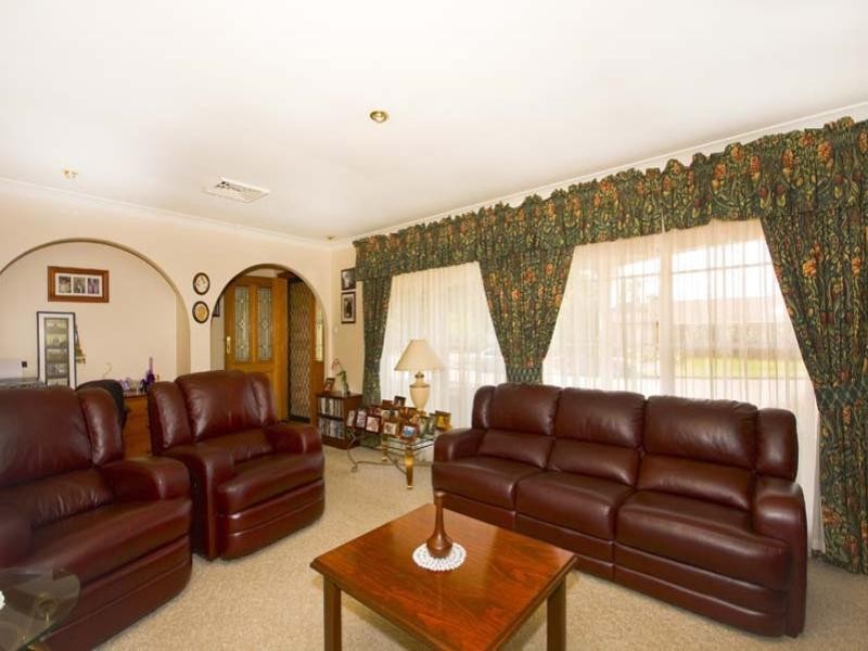 5 Guys Place, St Johns Park NSW 2176