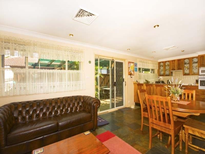 5 Guys Place, St Johns Park NSW 2176
