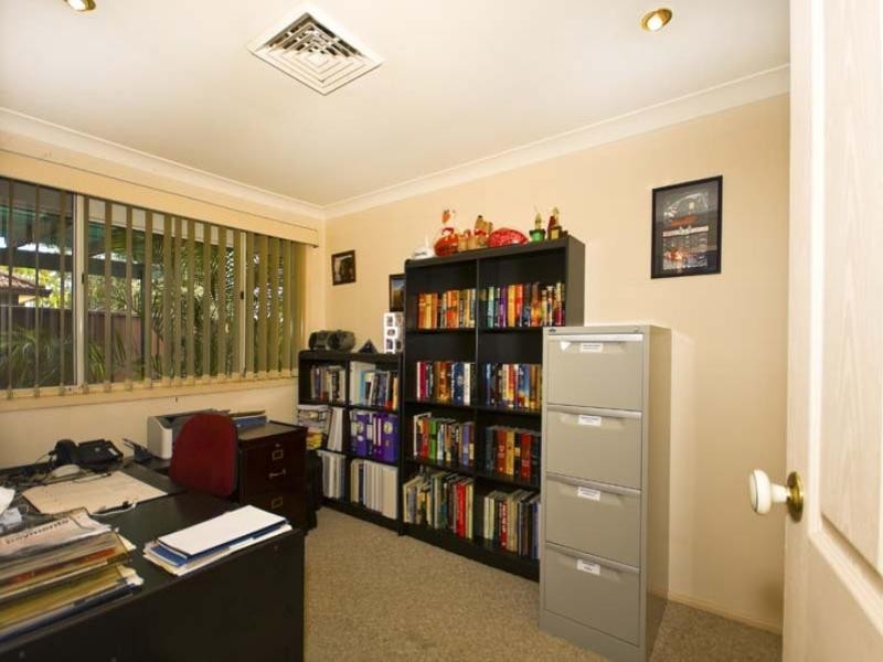 5 Guys Place, St Johns Park NSW 2176