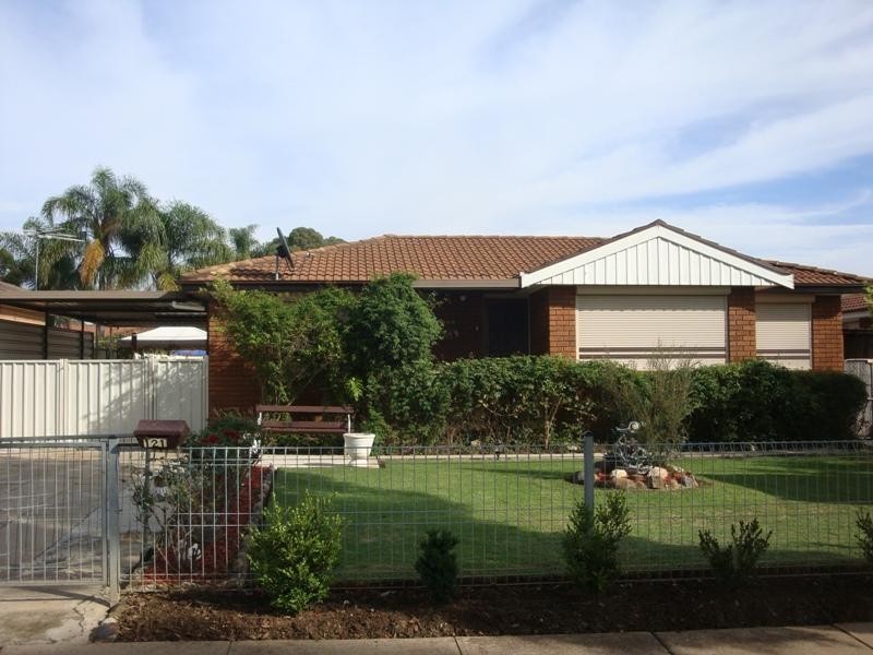 121 Mimosa Road, Bossley Park NSW 2176