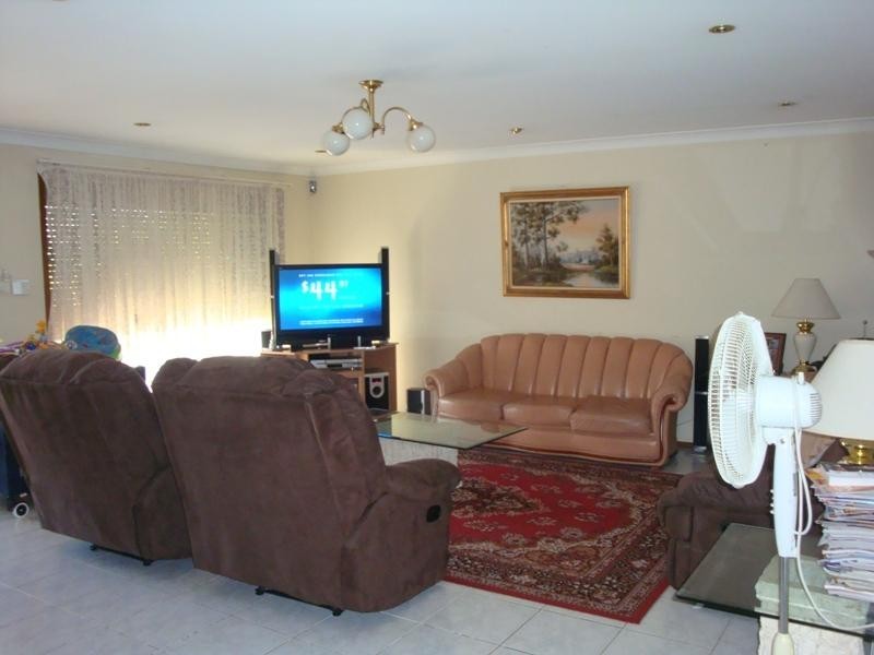 2 Rogan Crescent, Wakeley NSW 2176