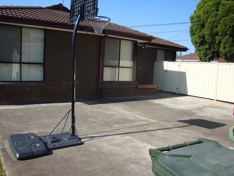 25 Moir Street, Smithfield NSW 2164