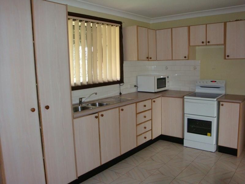 2 Denbern Street, Bossley Park NSW 2176