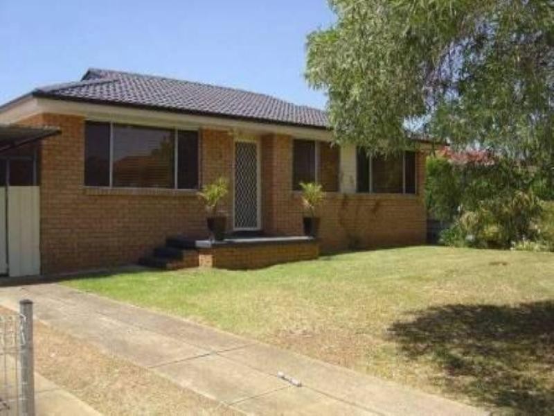 2 Hoyle Place, Greenfield Park NSW 2176