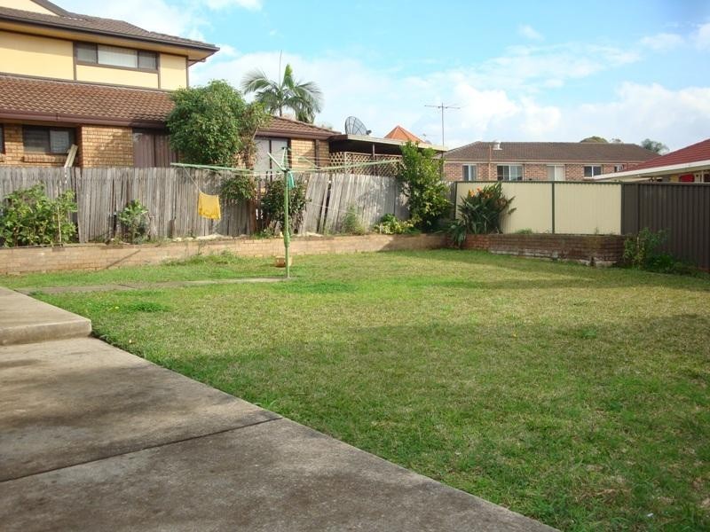 10 Aramon Close, Edensor Park NSW 2176