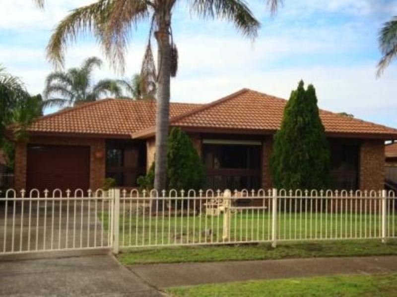 11 Marina Close, Bossley Park NSW 2176
