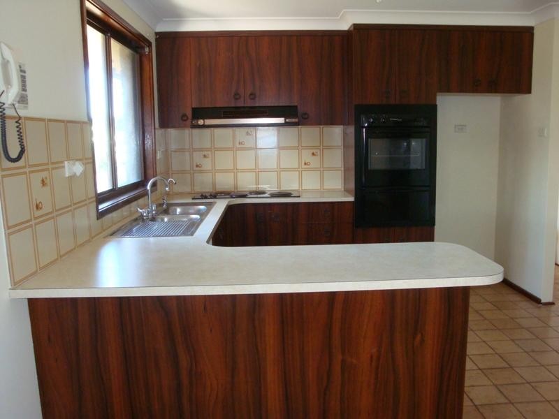 11 Marina Close, Bossley Park NSW 2176