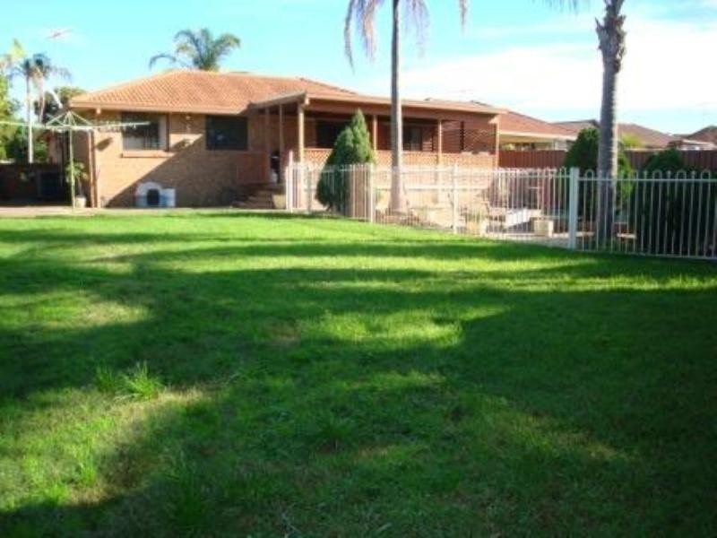 11 Marina Close, Bossley Park NSW 2176