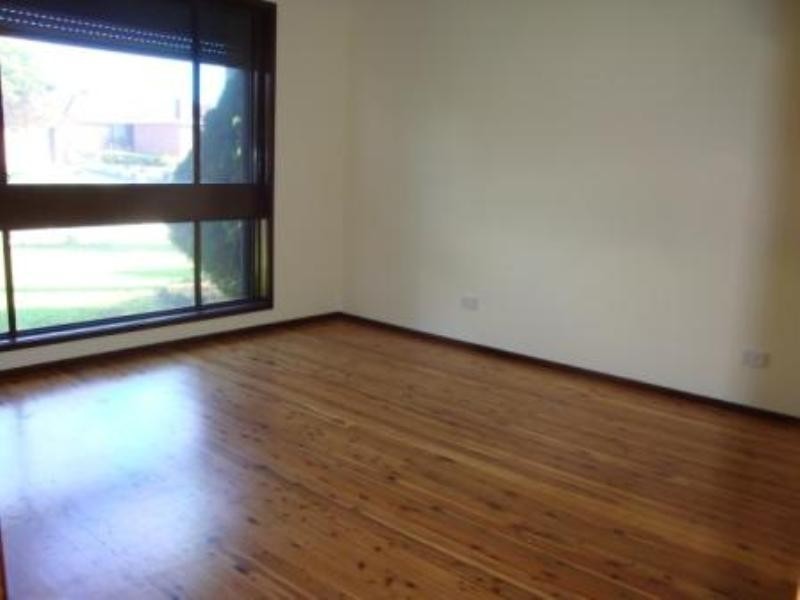 11 Marina Close, Bossley Park NSW 2176