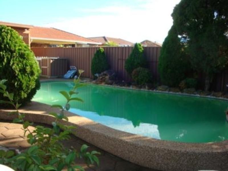 11 Marina Close, Bossley Park NSW 2176