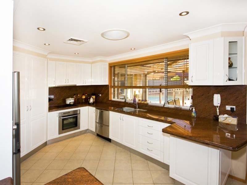 6 Bega Place, Bossley Park NSW 2176