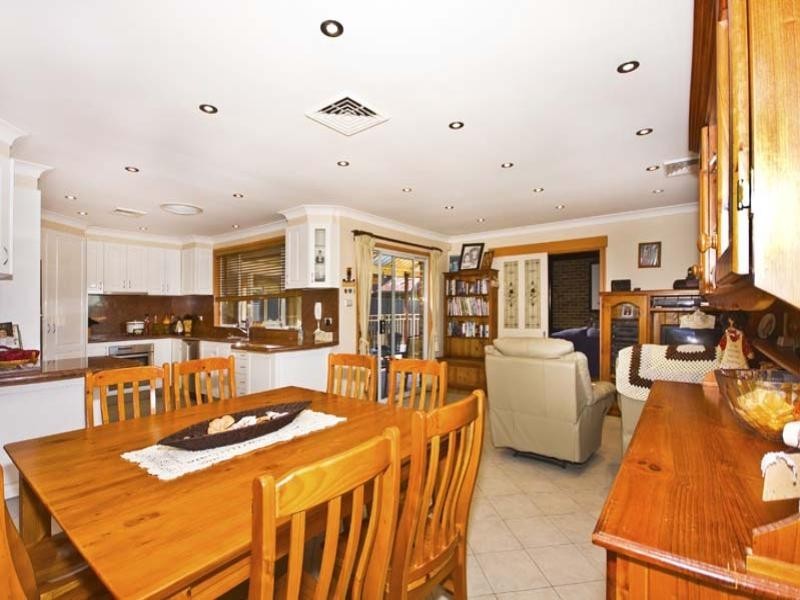 6 Bega Place, Bossley Park NSW 2176