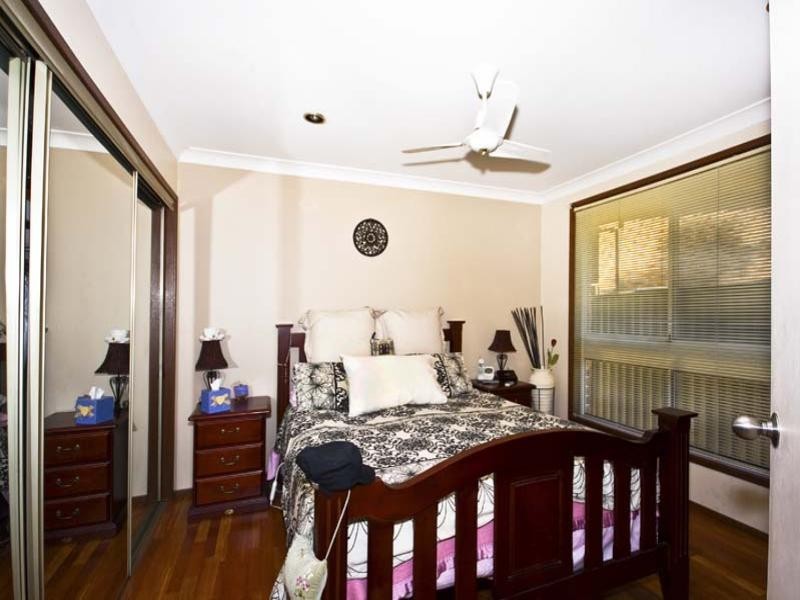 6 Bega Place, Bossley Park NSW 2176