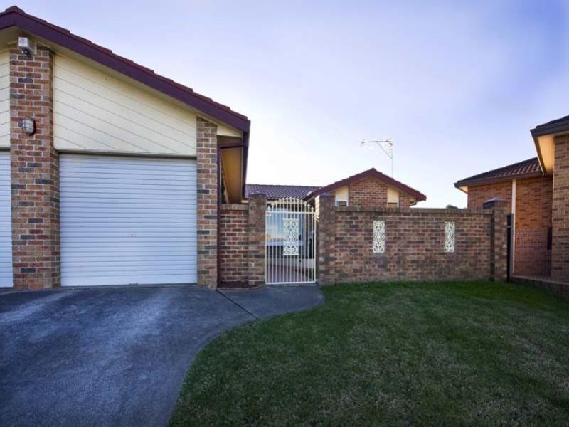 6 Bega Place, Bossley Park NSW 2176