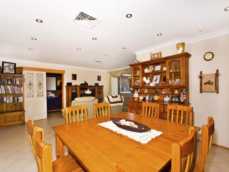 6 Bega Place, Bossley Park NSW 2176