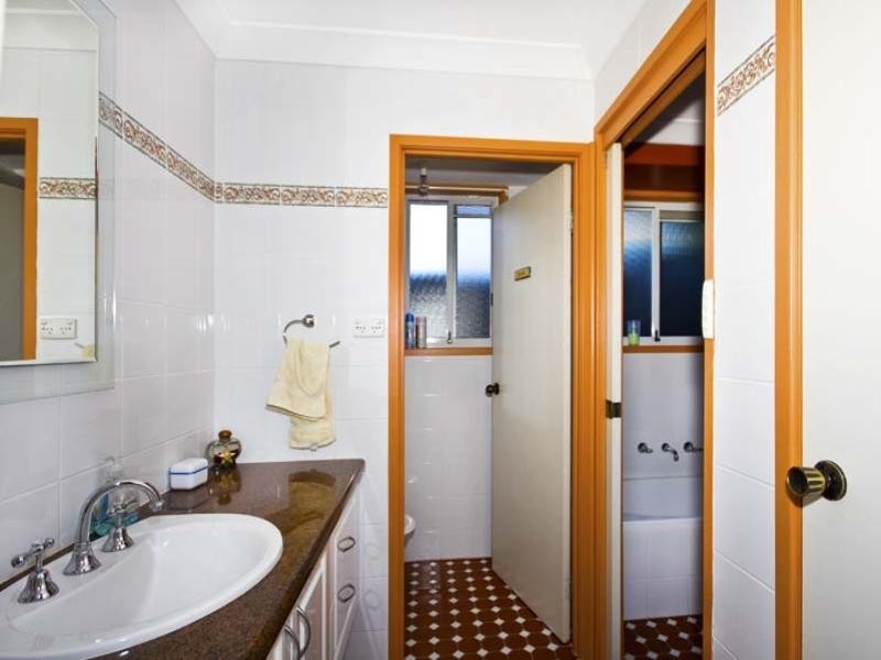 6 Bega Place, Bossley Park NSW 2176