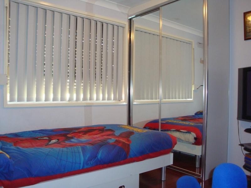 2 Bryant Place, Fairfield West NSW 2165