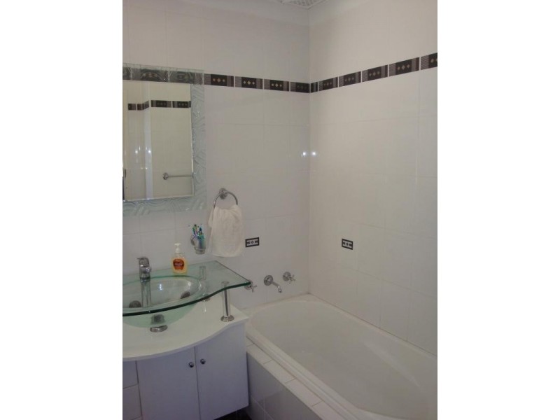 2 Bryant Place, Fairfield West NSW 2165