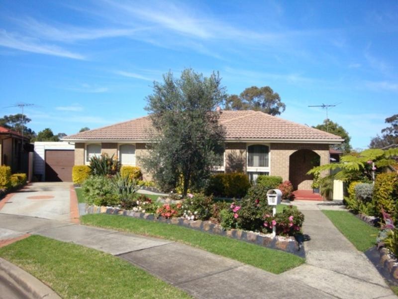 15 Dandenong Close, Bossley Park NSW 2176