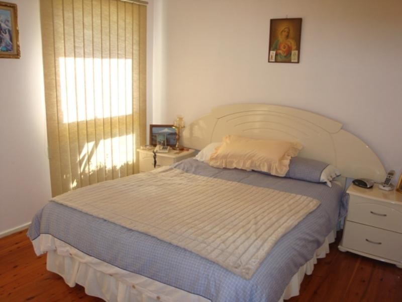 15 Dandenong Close, Bossley Park NSW 2176