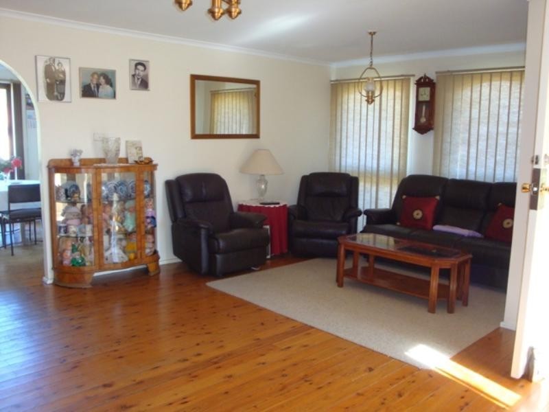 15 Dandenong Close, Bossley Park NSW 2176