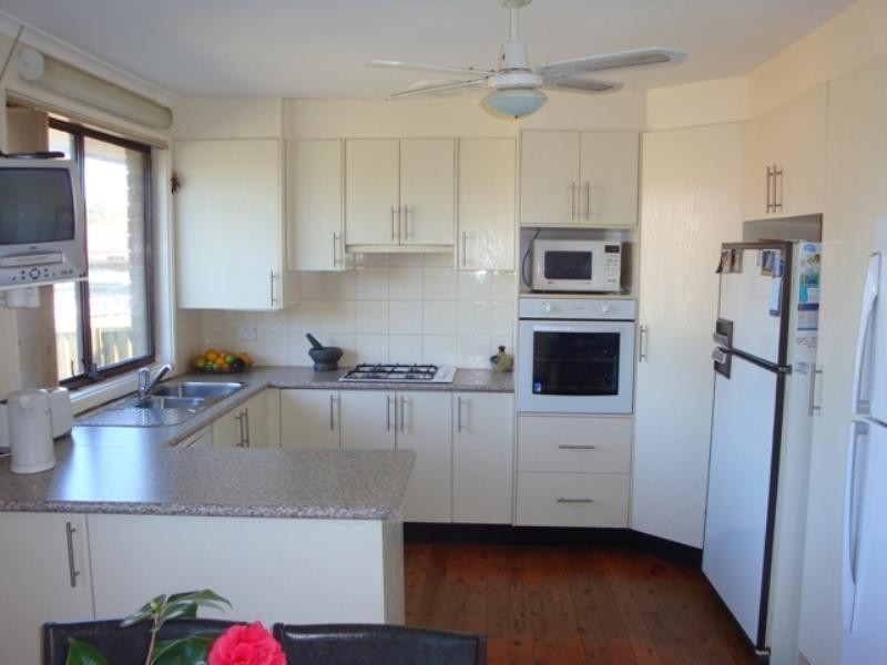 15 Dandenong Close, Bossley Park NSW 2176