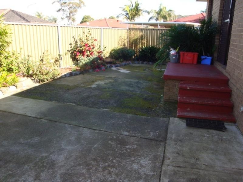 15 Dandenong Close, Bossley Park NSW 2176