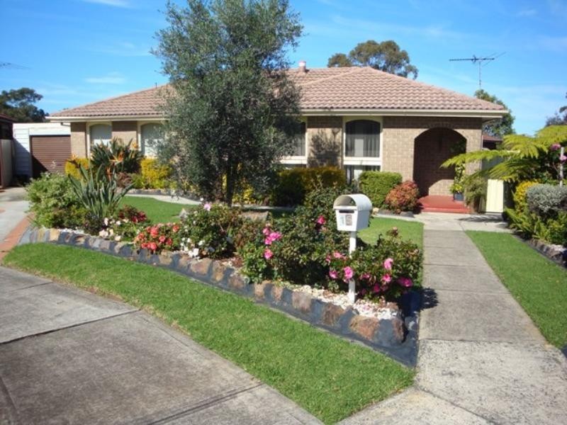 15 Dandenong Close, Bossley Park NSW 2176
