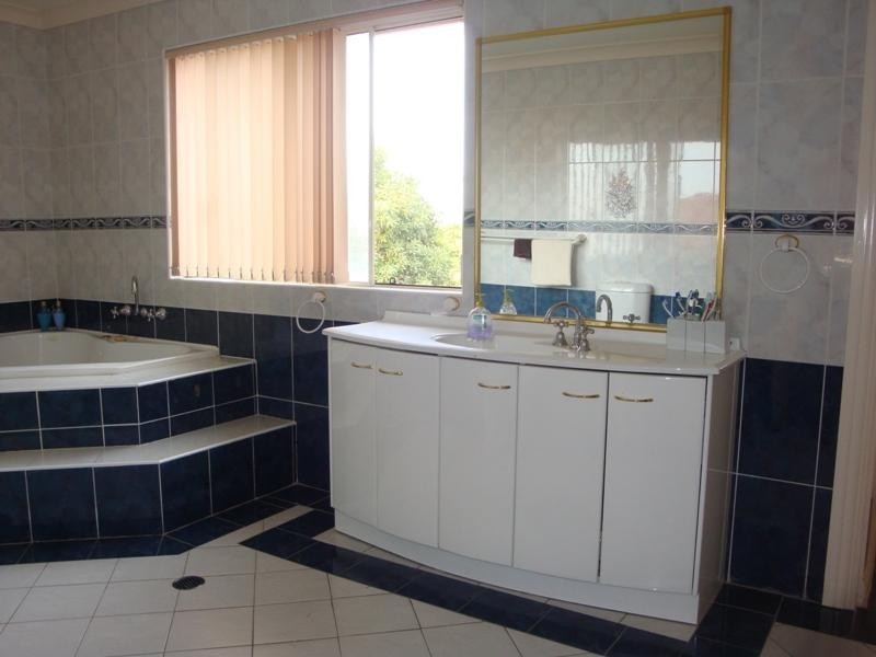 4 Blackwood Close, Bossley Park NSW 2176