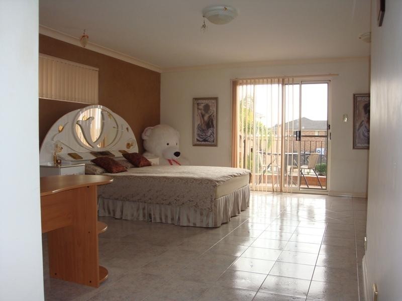 4 Blackwood Close, Bossley Park NSW 2176