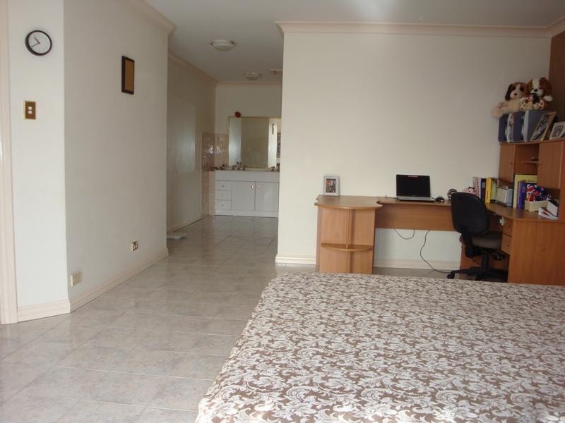 4 Blackwood Close, Bossley Park NSW 2176