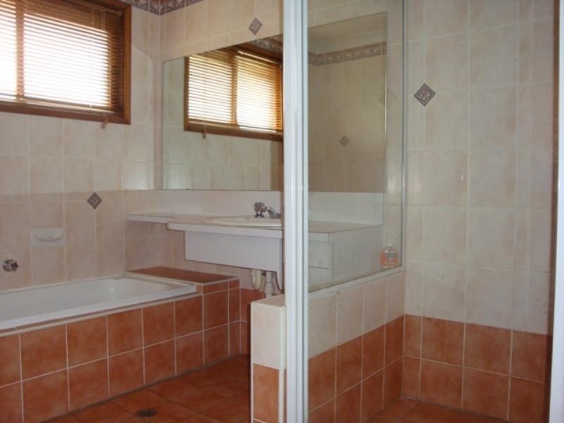 3 Silky Close, Bossley Park NSW 2176