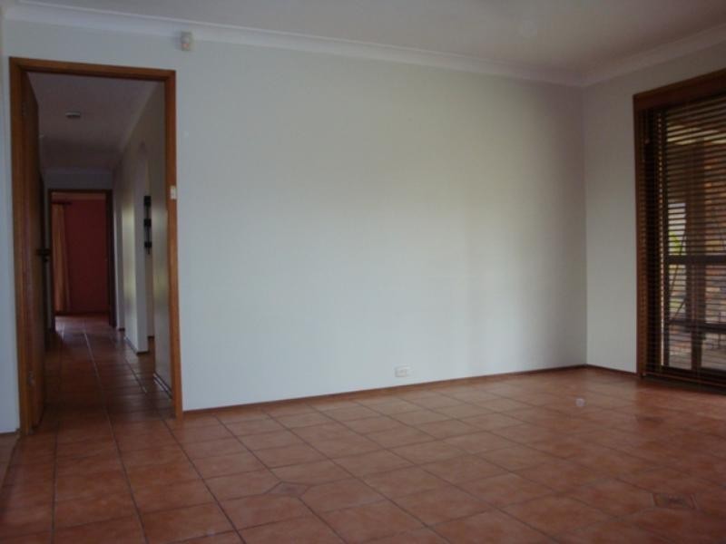 3 Silky Close, Bossley Park NSW 2176