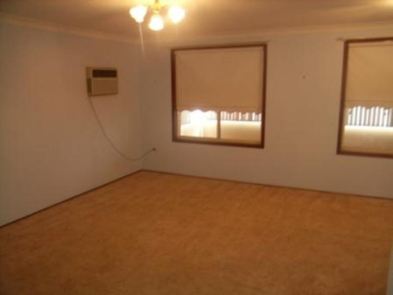 32 Stockdale Crescent, Abbotsbury NSW 2176