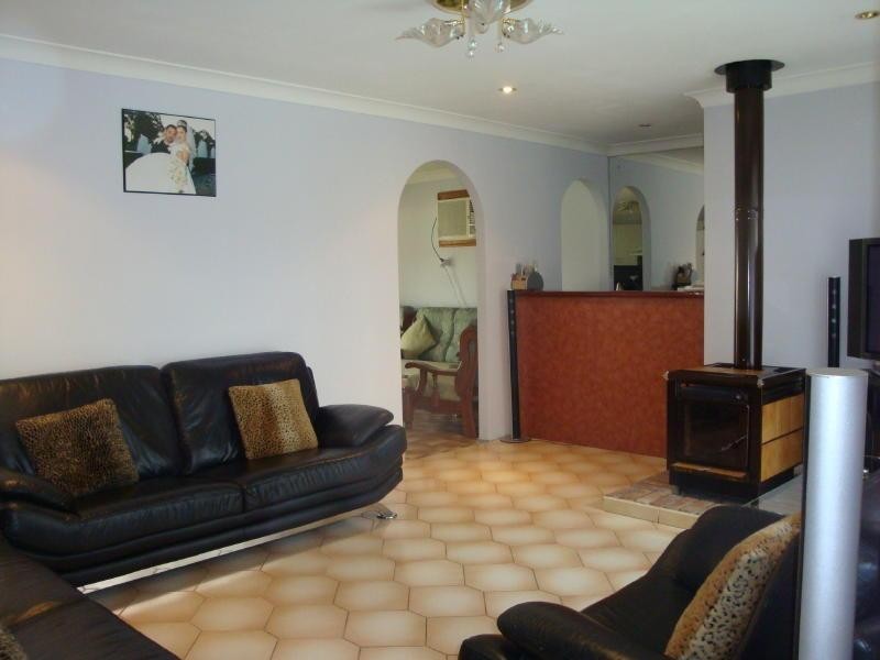 8 Hope Crescent, Bossley Park NSW 2176