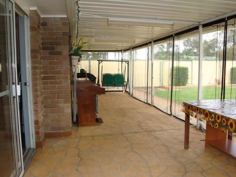 8 Hope Crescent, Bossley Park NSW 2176