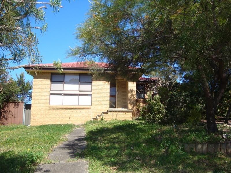 1 Aramon Close, Edensor Park NSW 2176