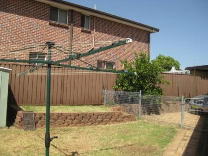 1 Aramon Close, Edensor Park NSW 2176