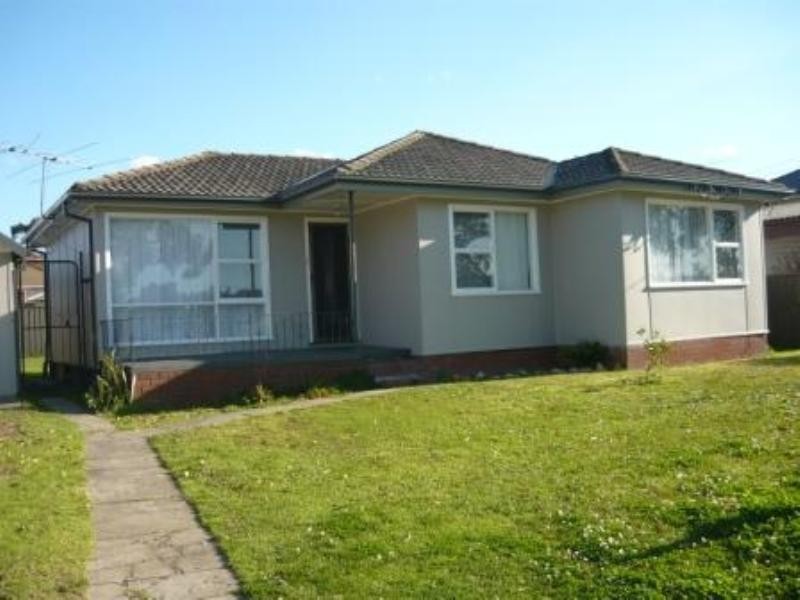 8 Rhonda Street, Smithfield NSW 2164